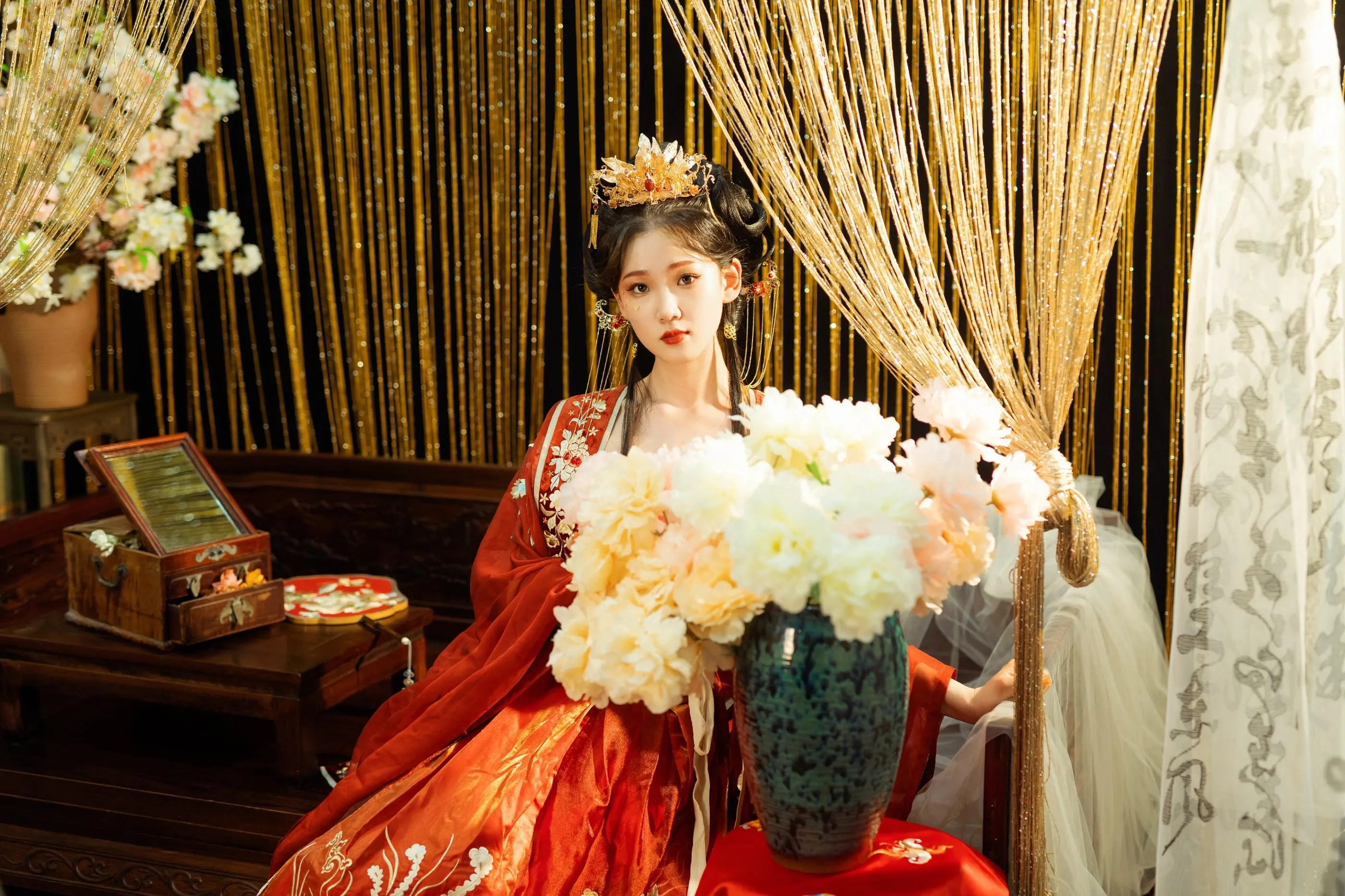 [YITUYU艺图语]2022.09.05 红衣娘子 相望回首喵喵喵 [48P]插图4